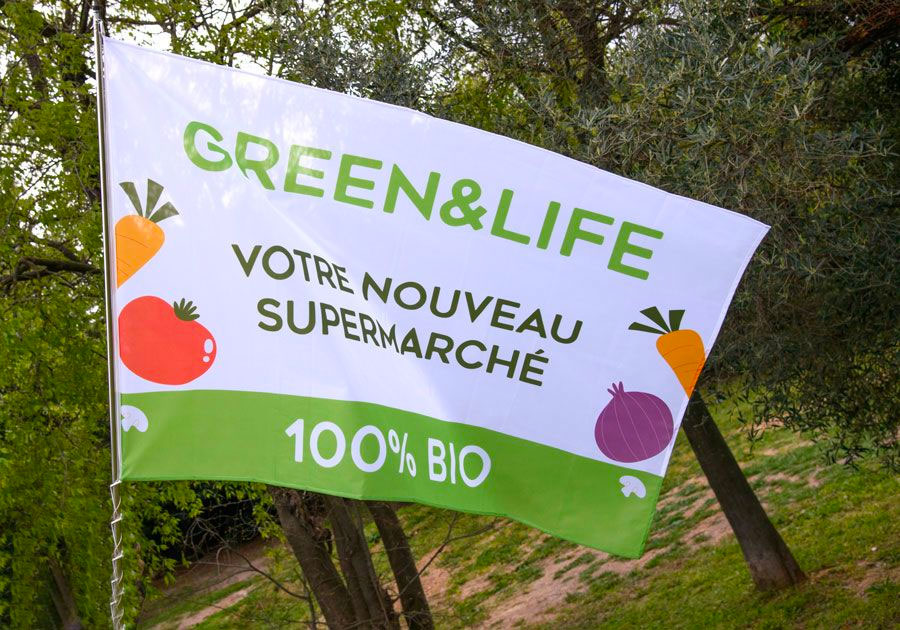 Drapeau pour mat avec drisse