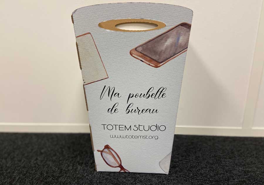 Poubelle en carton — vue 1
