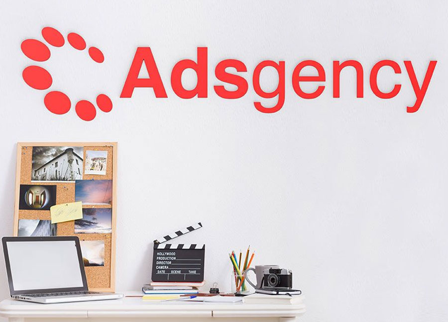 Lettre et logo plexiglas 3mm adsgency