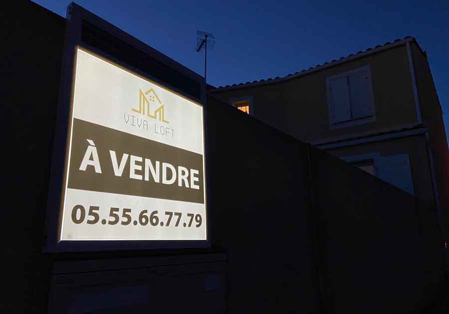 Panneau publicitaire lumineux a energie solaire allume viva loft