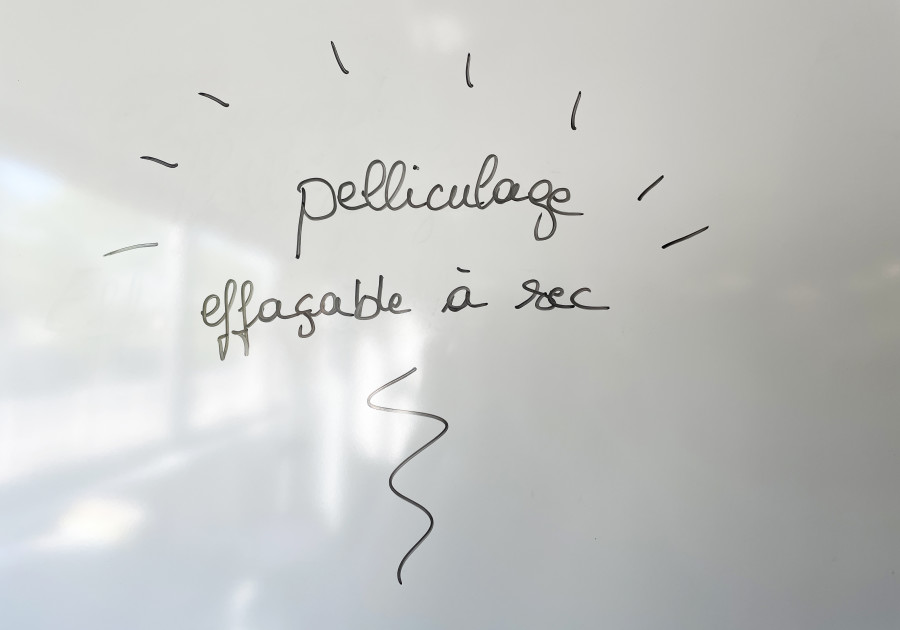 Adhesif monomere pelliculage effacable a sec
